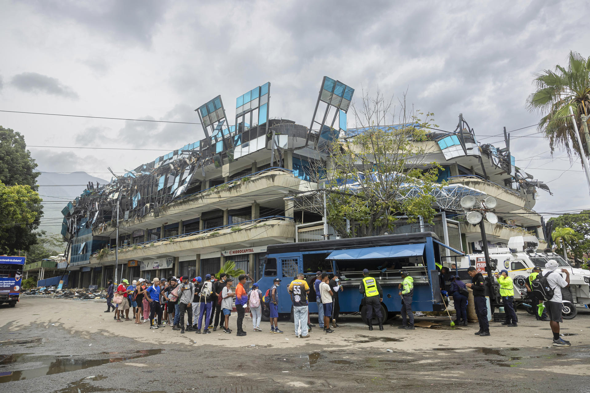 Suben a 35 los españoles muertos en los terremotos de Venezuela y 140 siguen desaparecidos