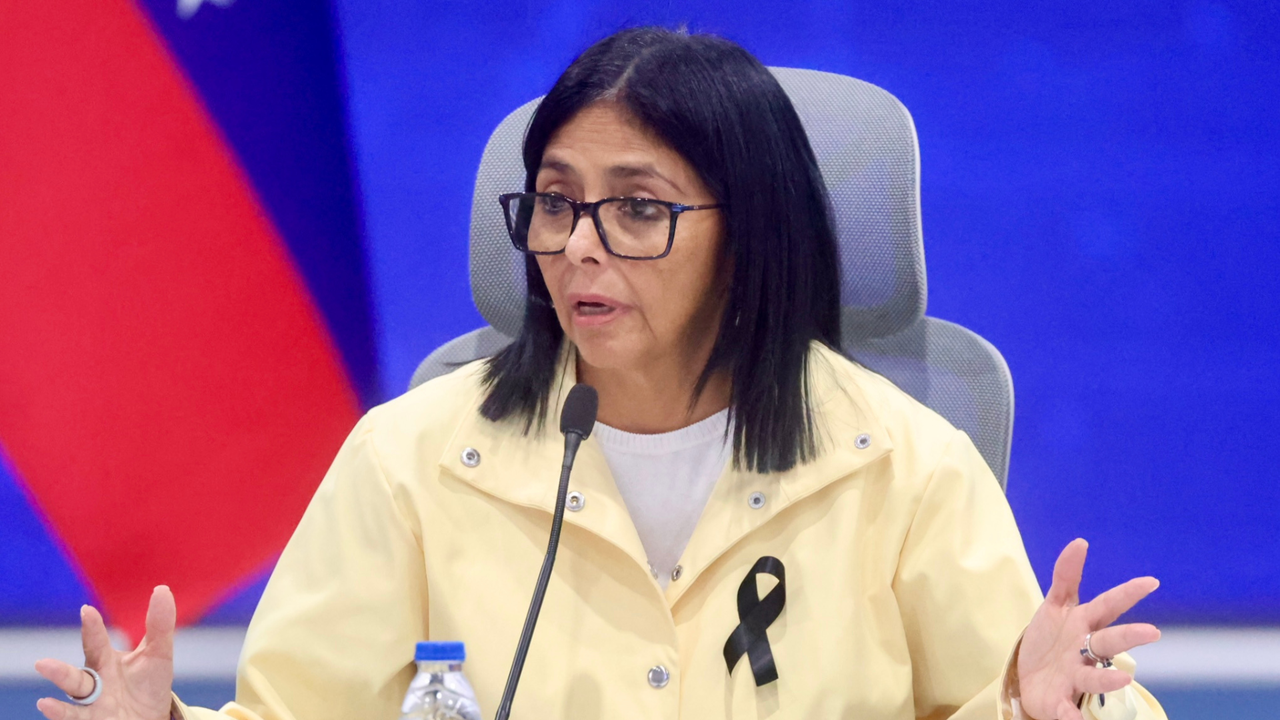 Mientras crecen los reclamos por la pobre respuesta del régimen ante la tragedia en Venezuela, Delcy Rodríguez anuncia un paquete de medidas económicas | NTN24.COM