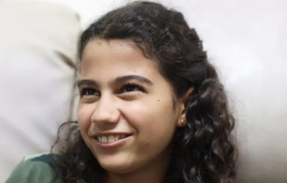 “Comí kétchup y queso y eso me mantuvo consciente”: la niña que sobrevivió 32 horas bajos los escombros