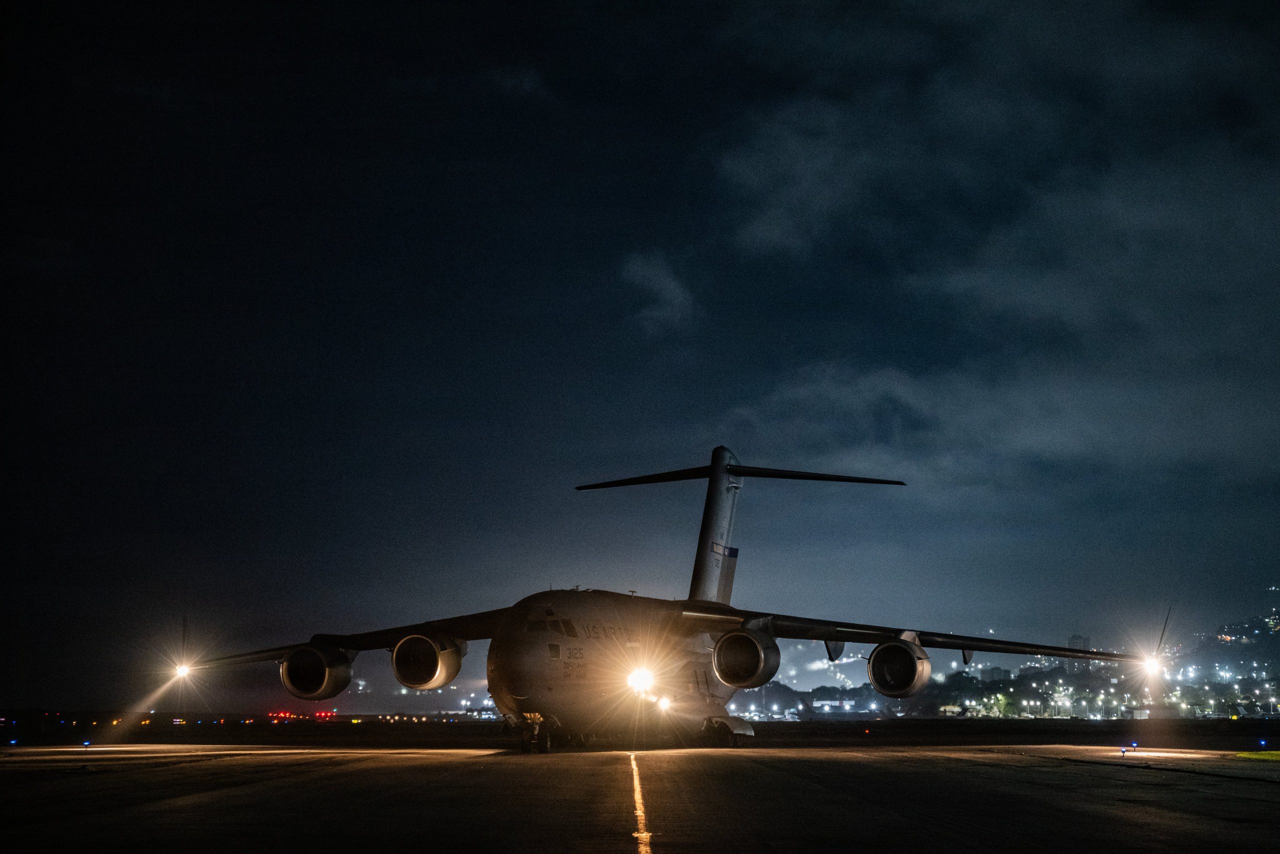 Lo que hacen los militares de EEUU dentro de Maiquetía, el principal aeropuerto de Venezuela