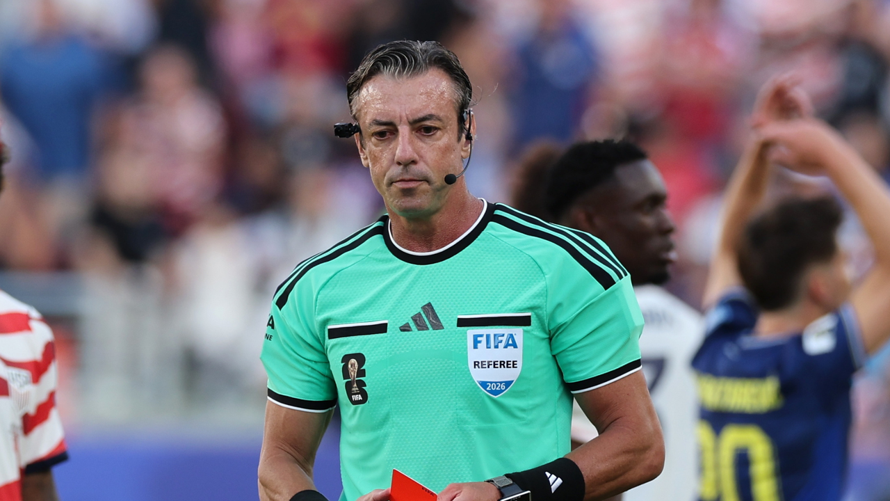 Confederación Brasileña de Fútbol salió en defensa del árbitro Raphael Claus al que Trump calificó de “sospechoso” por la polémica expulsión del delantero Folarin Balogun | NTN24.COM
