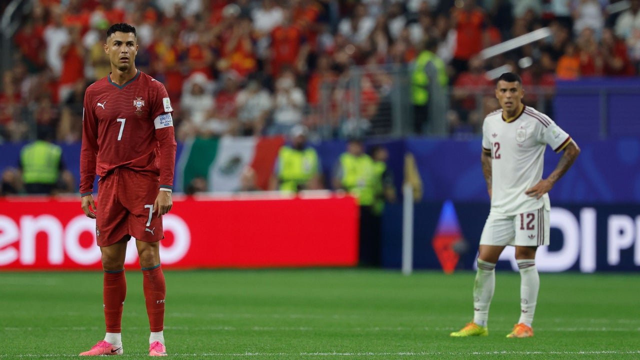 Cristiano Ronaldo no pudo contener las lágrimas tras la eliminación de Portugal frente a España en los octavos de final del Mundial | NTN24.COM