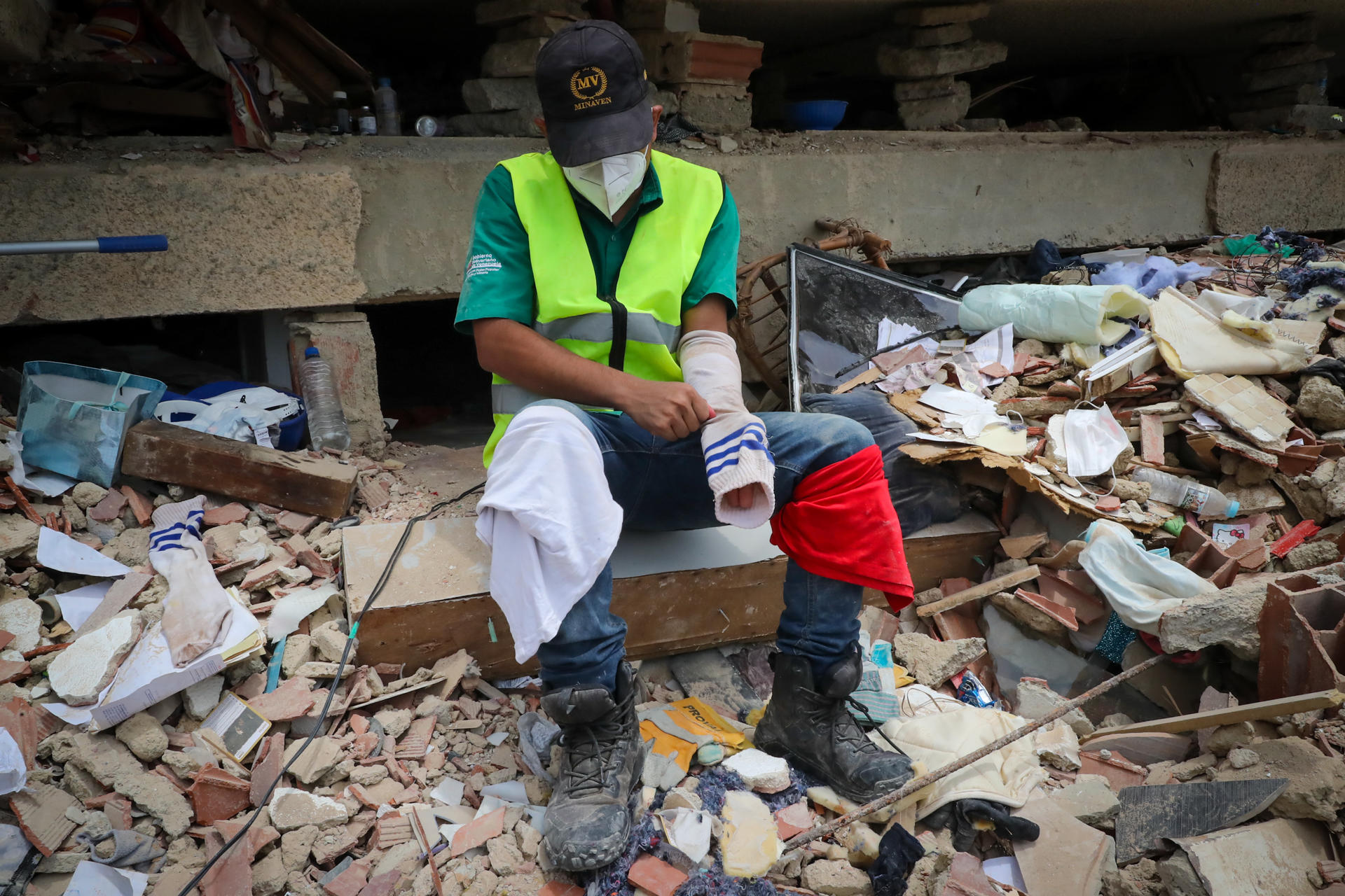 Los mineros venezolanos que dejaron de buscar oro para encontrar víctimas de terremotos