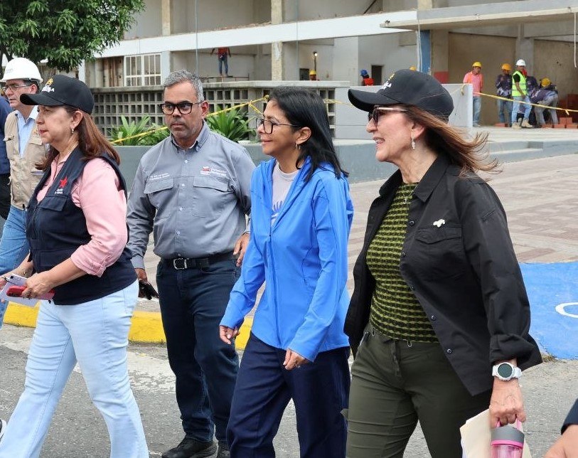 La sucesora de Maduro prometió nuevos hogares a familias afectadas por devastadores terremotos