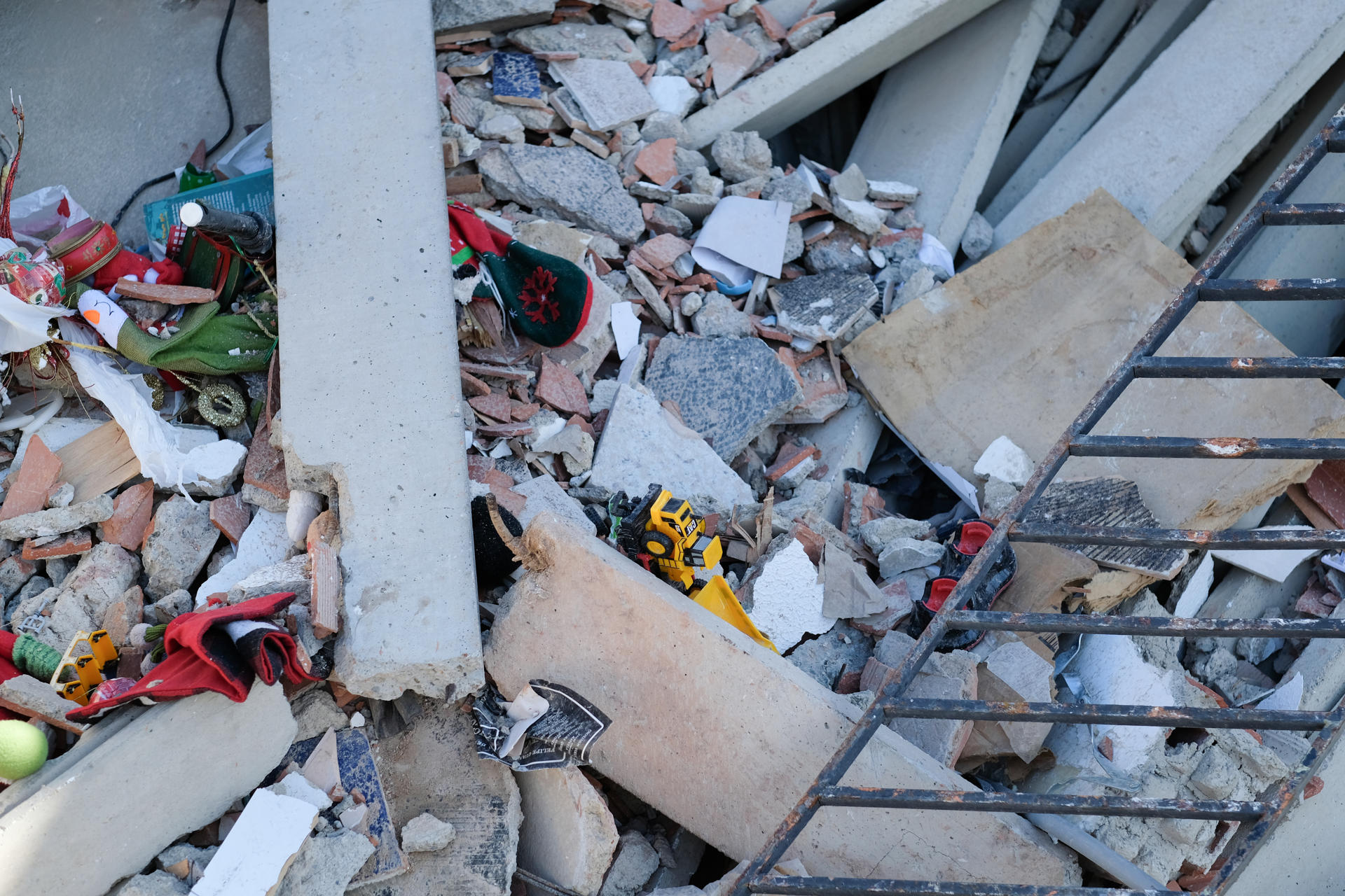 Portugal elevó a 100 la cifra de connacionales fallecidos por los terremotos en Venezuela