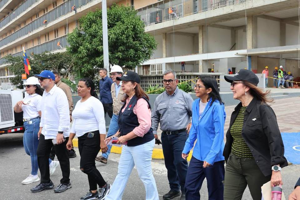 Delcy Rodríguez anuncia fase de recuperación de 40 edificaciones en Caracas y La Guaira | TalCual
