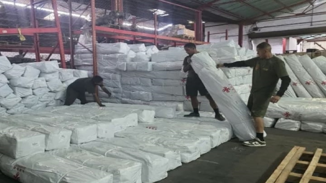 Almacenadora Caracas entrega carpas y kits de higiene para afectados