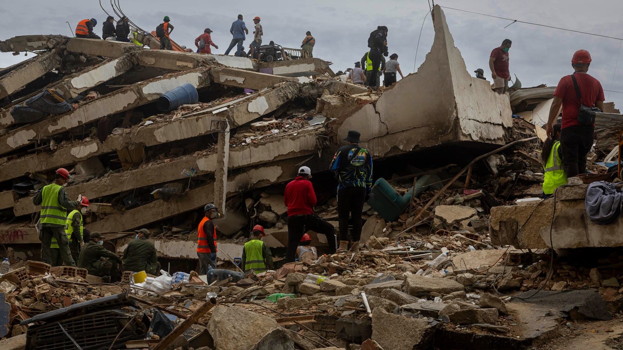“Llegué a decirle a Dios que me llevara con él, no quería morir desesperadamente”: joven de 21 años relata lo que vivió bajo los escombros tras terremotos en Venezuela | NTN24.COM