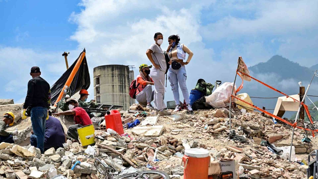 Aumenta a 3.535 la cifra de muertos por los devastadores terremotos que enlutan a Venezuela | NTN24.COM