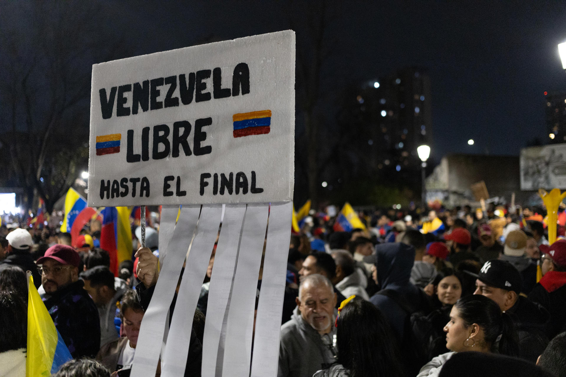 “No más dictadura, elecciones ya”: sociedad civil se concentra en Plaza Venezuela este #8Jul (Video)