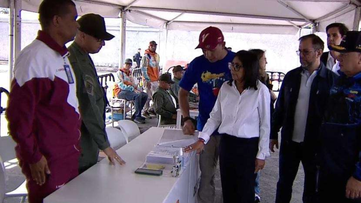 Presidenta (E) Delcy Rodríguez inspecciona inventario de insumos y ayuda humanitaria internacional tras sismos