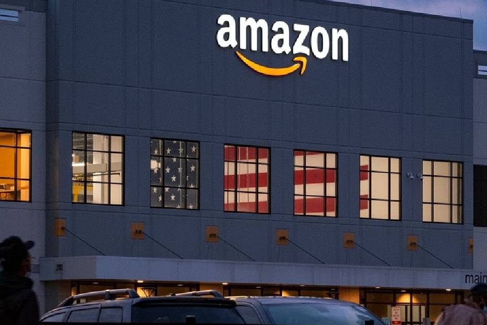Amazon abre puente aéreo humanitario para Venezuela tras los terremotos | TalCual
