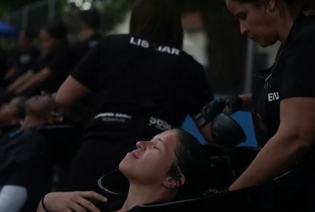 “Todos sumamos”: estilistas voluntarios ayudan a damnificados por los terremotos en Venezuela (VIDEO)
