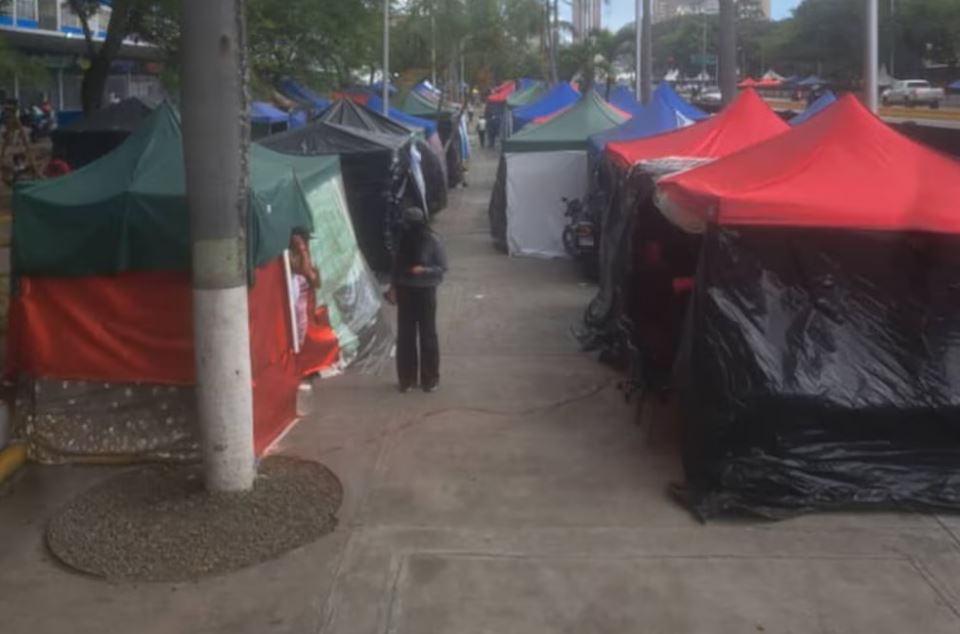 “Solamente contamos con el pueblo”: damnificados en Caracas cuestionaron respuesta del chavismo