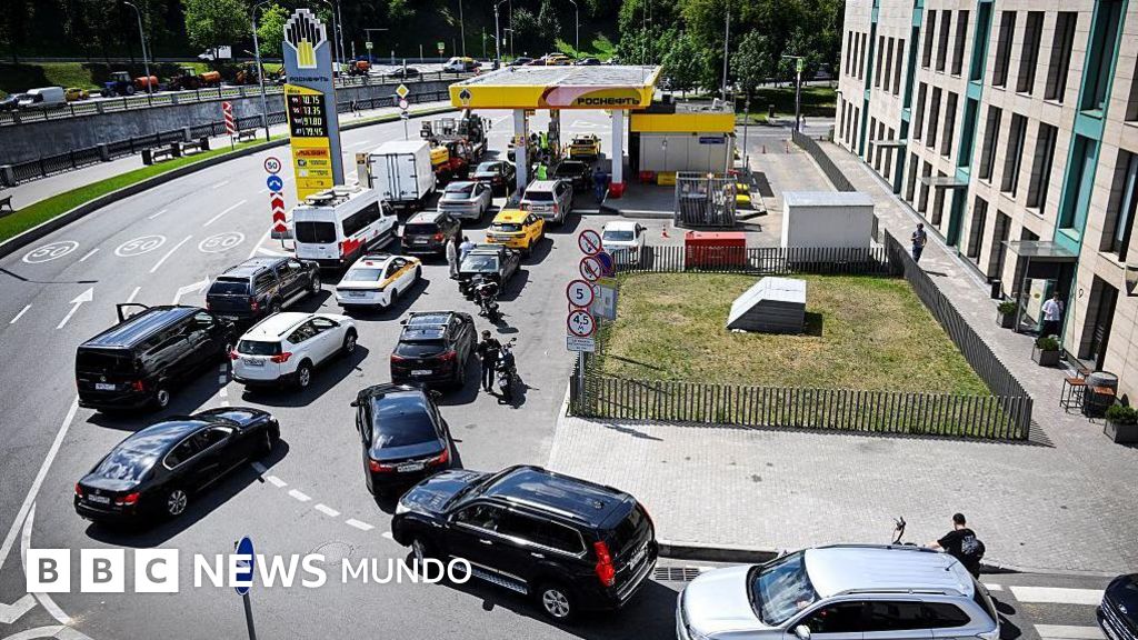 La escasez de combustible en Rusia está causando estragos, pero ¿presionará a Putin para cambiar de estrategia en la guerra de Ucrania? – BBC News Mundo