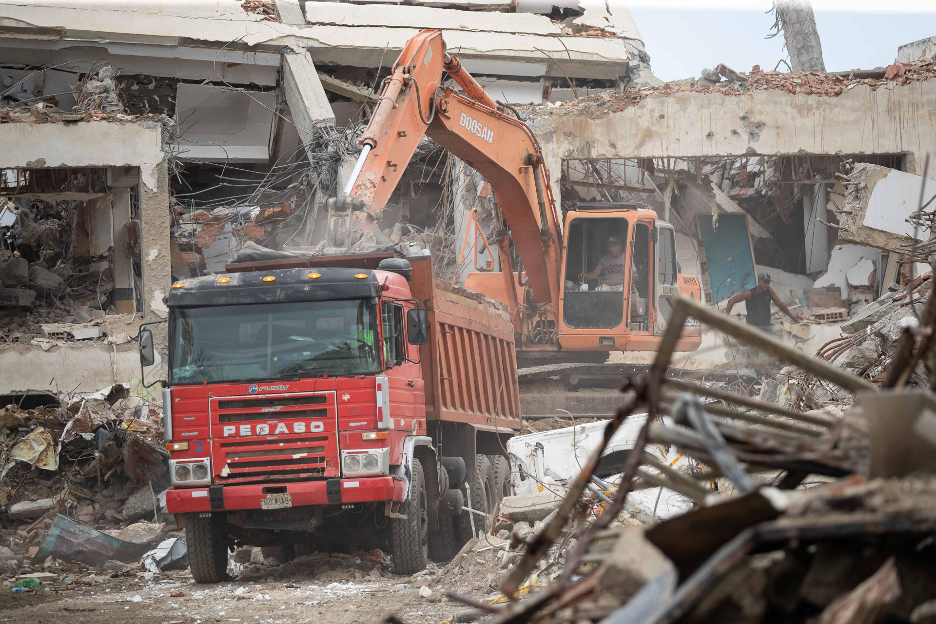 La remoción de escombros tras el doble terremoto, el otro gran reto en Venezuela