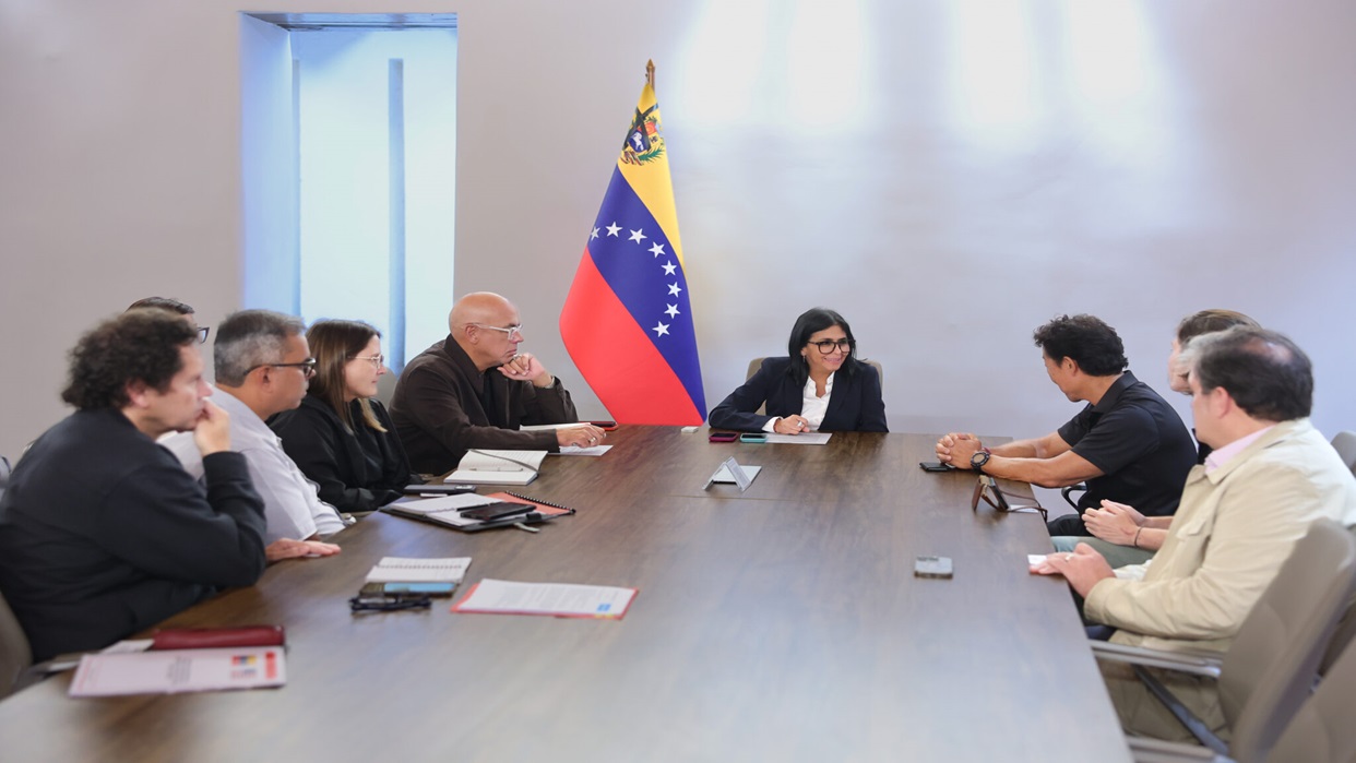 Presidenta (E) Delcy Rodríguez coordina plan de habitabilidad y servicios con especialista internacional Hideki Miyamoto