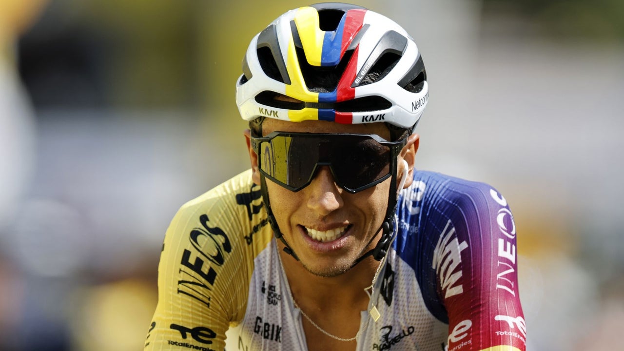 Egan Bernal brilla en la alta montaña del Tour de Francia y ascendió 15 puestos en una etapa dominada por Tadej Pogacar | NTN24.COM