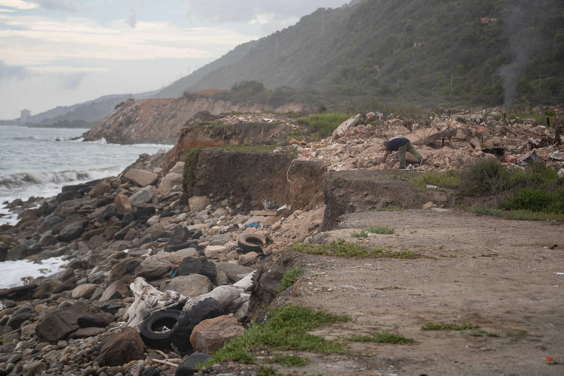 ¿Por qué no se pueden lanzar los escombros del terremoto al mar?