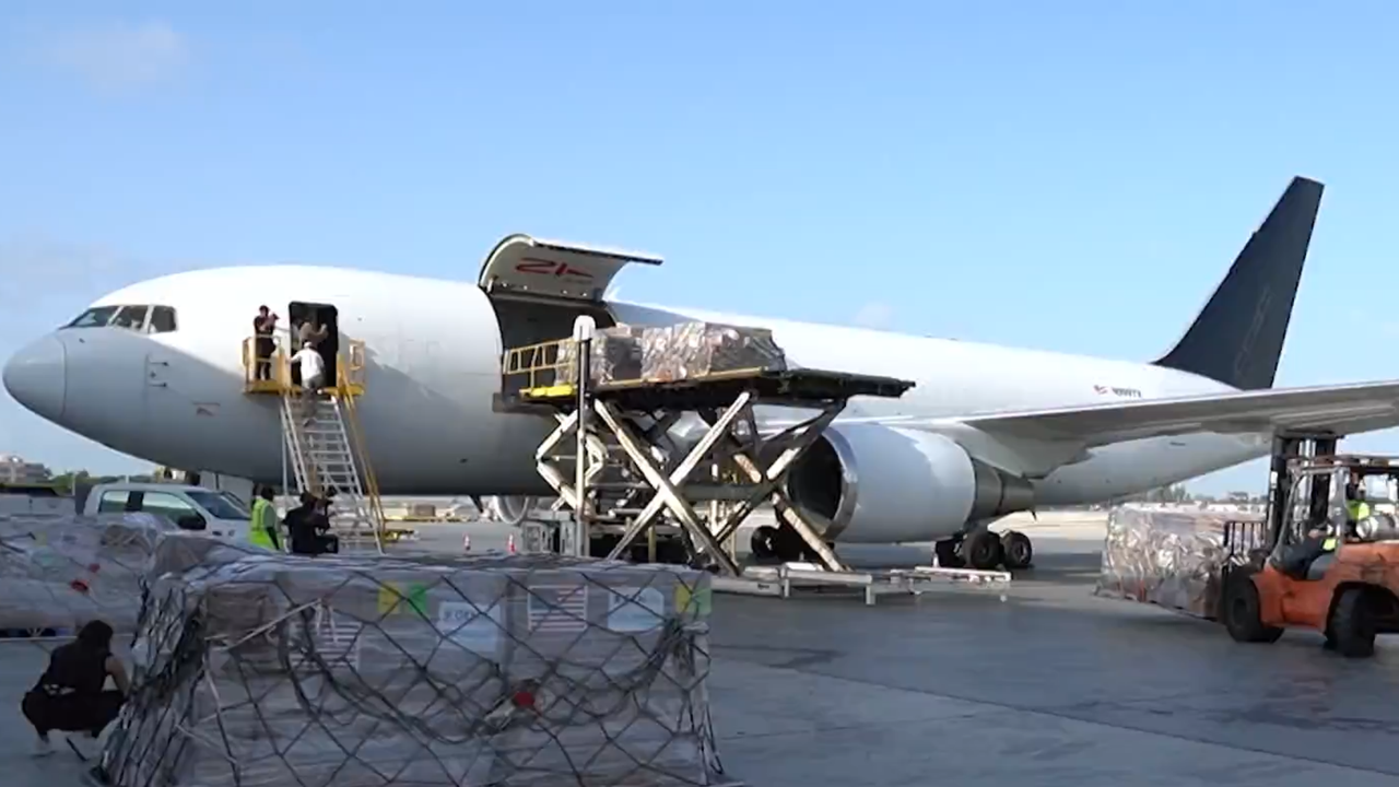 NTN24 pudo estar al interior de uno de los vuelos de ayuda humanitaria que Estados Unidos enviará desde Miami a Venezuela | NTN24.COM