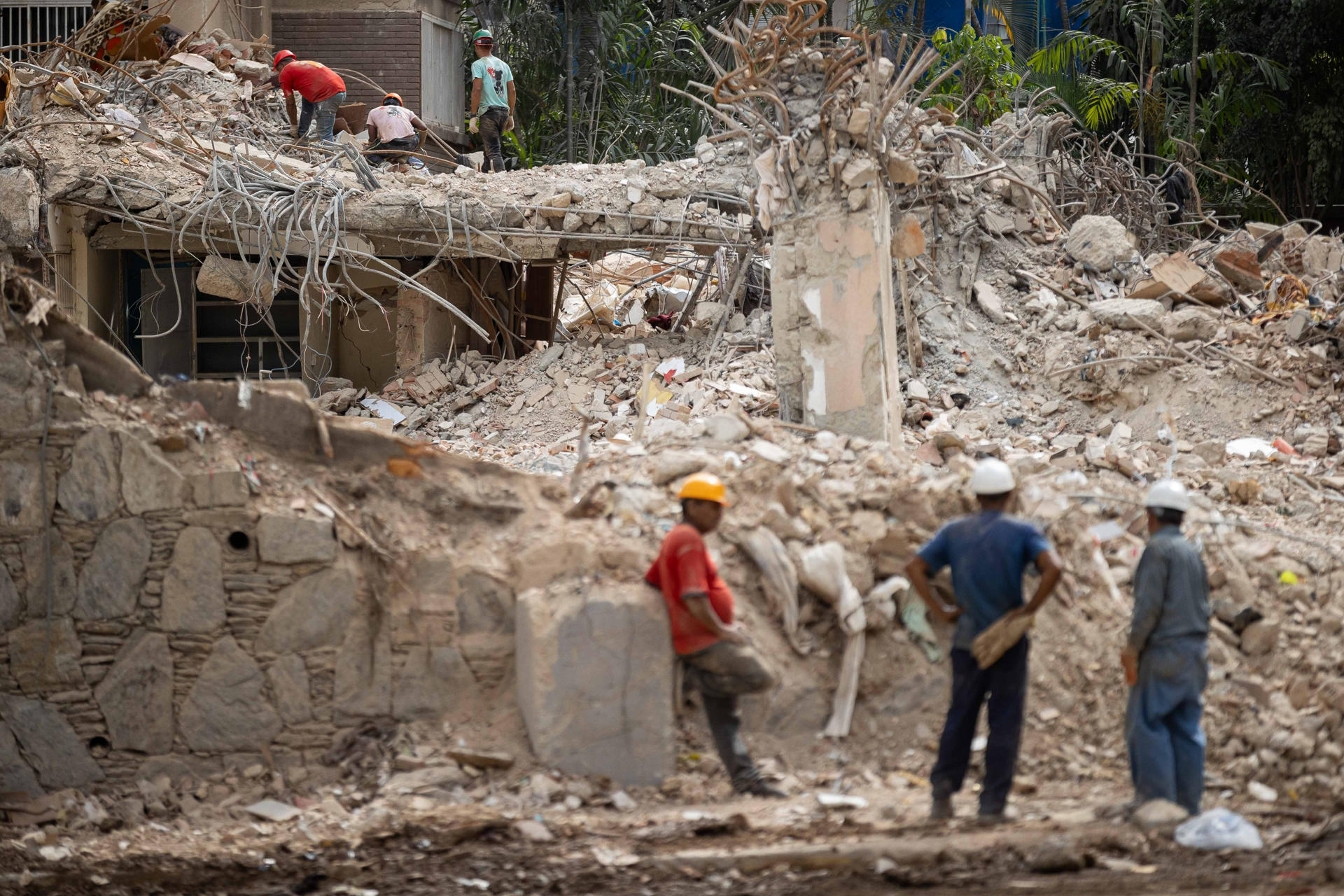 WSJ: Cómo la burocracia venezolana frustró a un equipo estadounidense de rescate a salvar vidas tras el terremoto