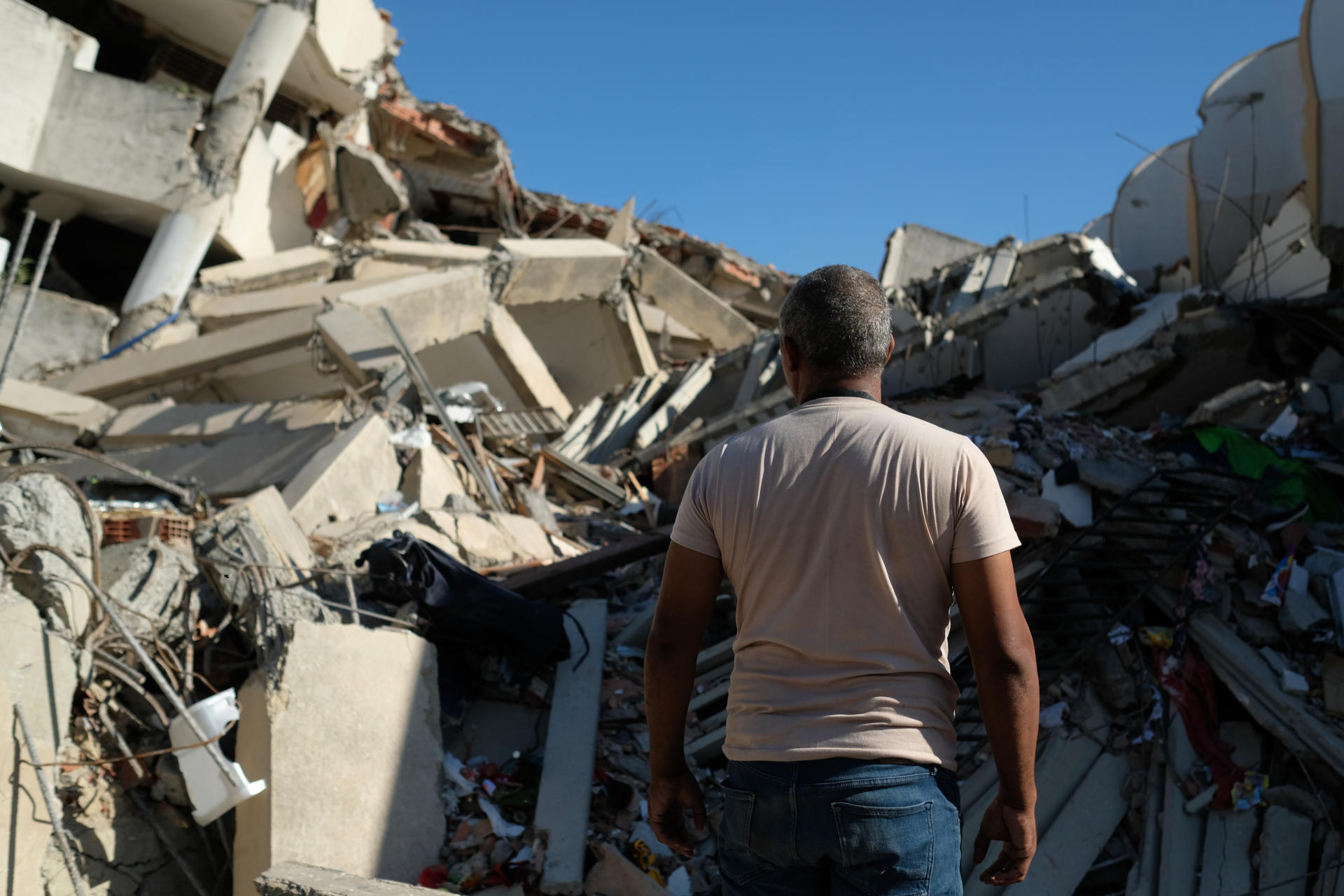 El País: Cómo reconstruir Venezuela frente al horror