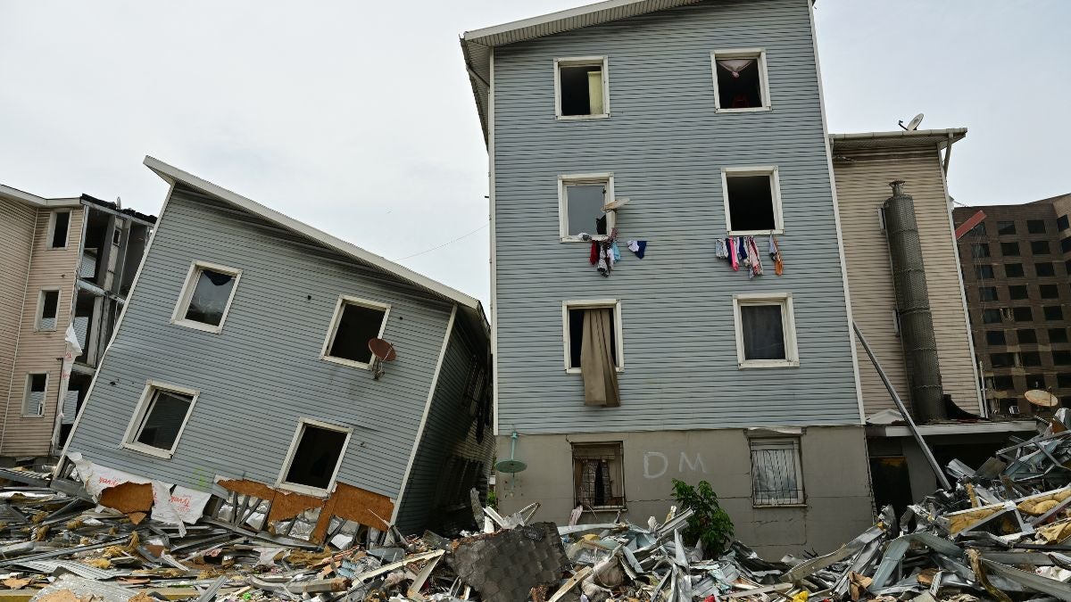 “Deben ir a prisión, construyeron basura”: venezolanos increpan al hijo de Maduro en una de las zonas afectadas por el terremoto | NTN24.COM