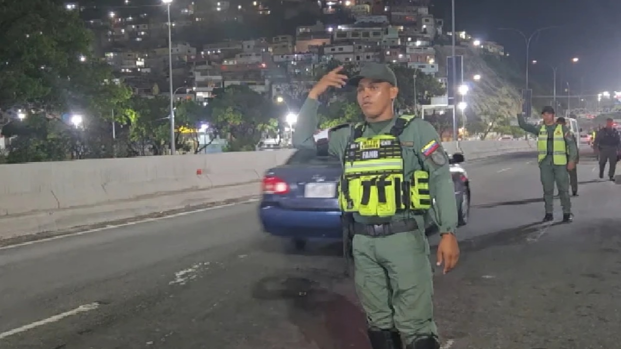 Continúa despliegue de seguridad, resguardo de la población y restablecen servicio eléctrico en La Guaira