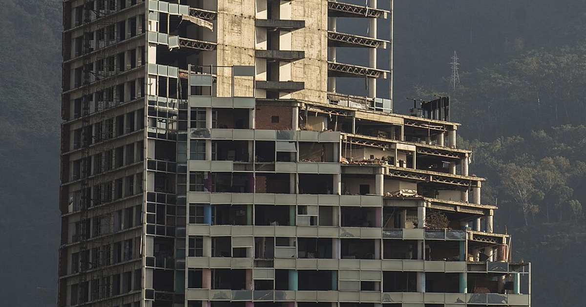 “Con un mecate”: los trabajos en la Torre de David que indignaron a los vecinos (VIDEOS)