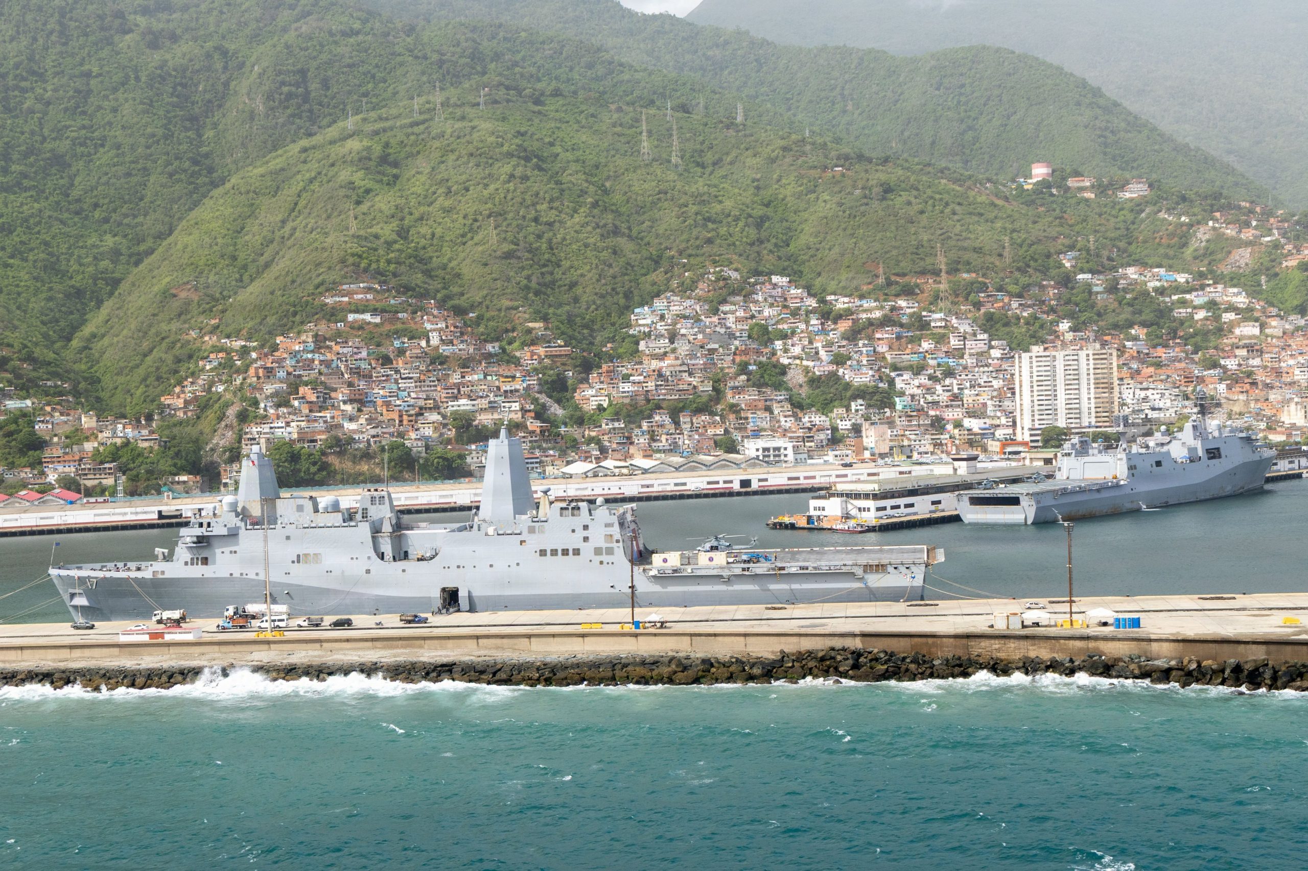 El USS San Antonio ya tomó el control de esta operación en Venezuela