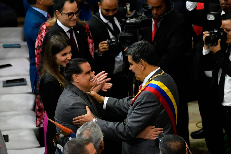 Juez ordena a Maduro y Alex Saab pagar $314 millones por torturas a tres estadounidenses | TalCual