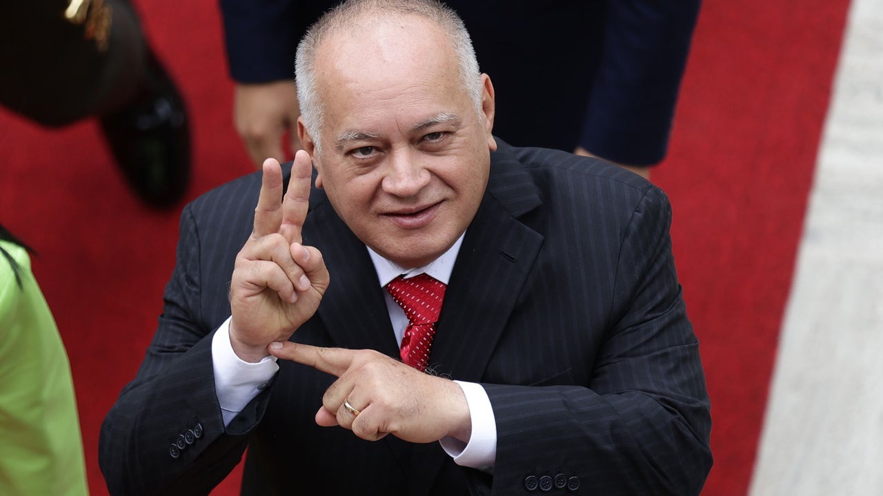 Tras conocerse fotos de Diosdado Cabello compartiendo con John Barrett y militares de EEUU ¿por qué no lo detuvieron? | NTN24.COM