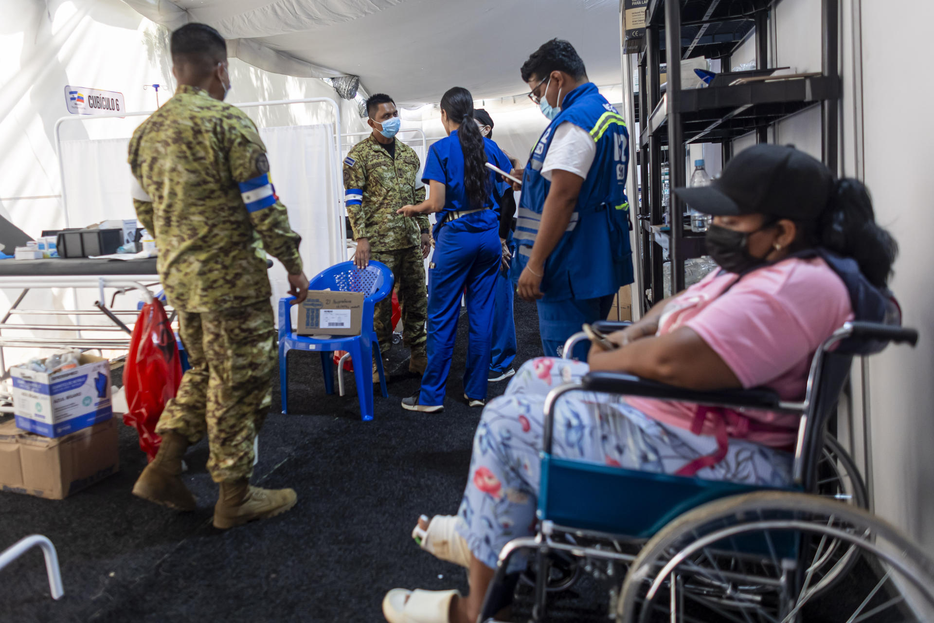 Hospitales de campaña extranjeros se convierten en alternativa para venezolanos ante la crisis sanitaria