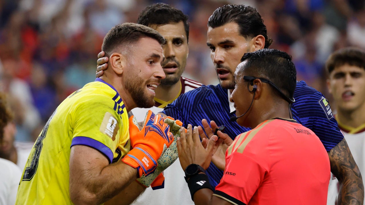 “No quiero parecer llorón”: el entrenador de Francia lanza duras críticas a árbitro latinoamericano tras caer eliminada del Mundial ante España | NTN24.COM
