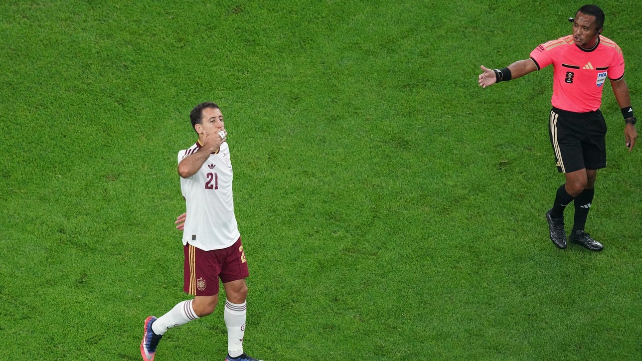 La FIFA se pronuncia sobre los dichos del entrenador de Francia en contra del árbitro latinoamericano tras la semifinal del Mundial ante España | NTN24.COM