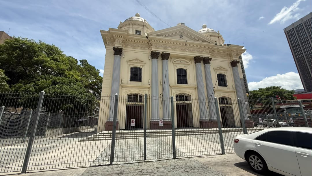Con cintas de seguridad y evaluaciones técnicas: así están las iglesias en Caracas tras terremotos – Efecto Cocuyo