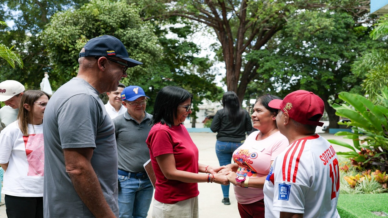 Presidenta Delcy Rodríguez visitó Campamento Transitorio