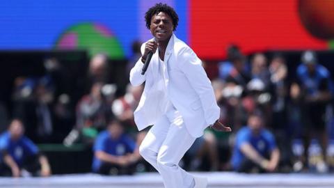 En vivo: ¡Empieza la ceremonia de clausura! Suena la música en la previa a la final del Mundial entre Argentina y España – BBC News Mundo