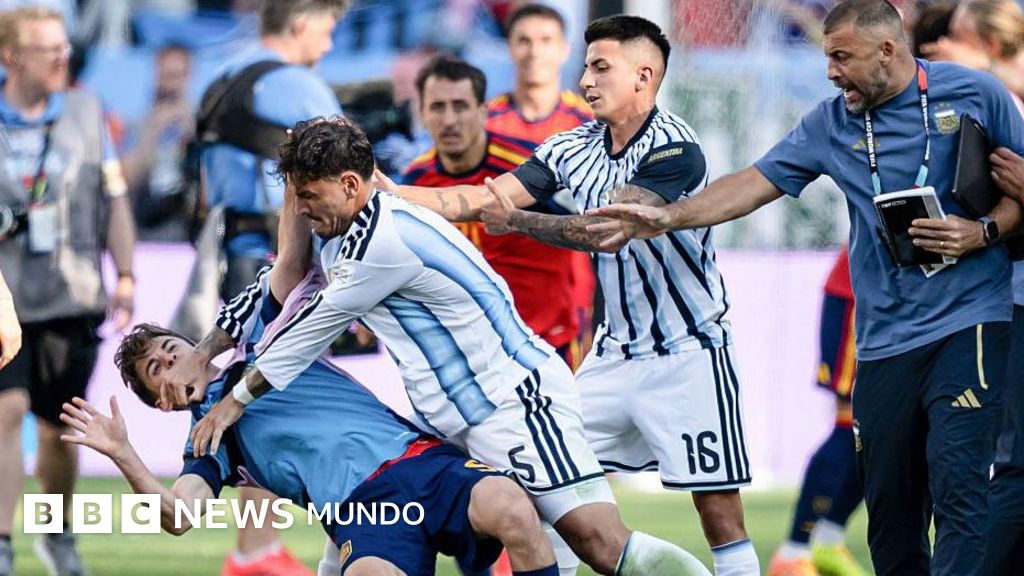 La FIFA abre una investigación contra Argentina por los incidentes tras la derrota de la albiceleste en la final del Mundial 2026 – BBC News Mundo