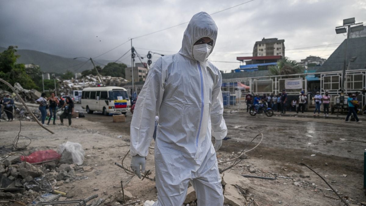 Senamecf llama a familiares de posibles víctimas de los terremotos en Venezuela a acudir a Los Silos de La Guaira a realizarse pruebas de ADN | NTN24.COM