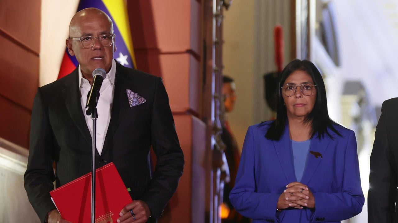 “Obedecer para sobrevivir en el poder”: académico sobre el rol de los Rodríguez en Venezuela | NTN24.COM