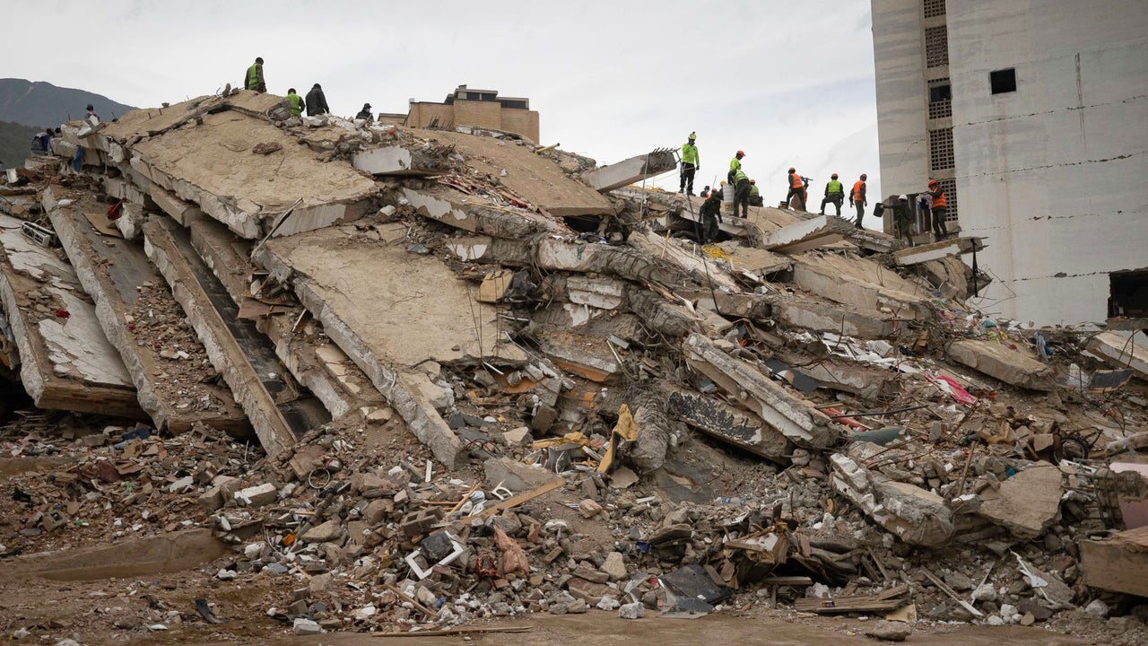 Llaman a familias para identificar los cuerpos de 38 menores víctimas de los terremotos en Venezuela | NTN24.COM