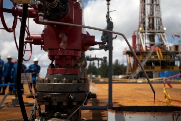 Reuters: Compañías petroleras firman acuerdos en Venezuela, pero siguen las demoras para iniciar los proyectos – bancaynegocios.com