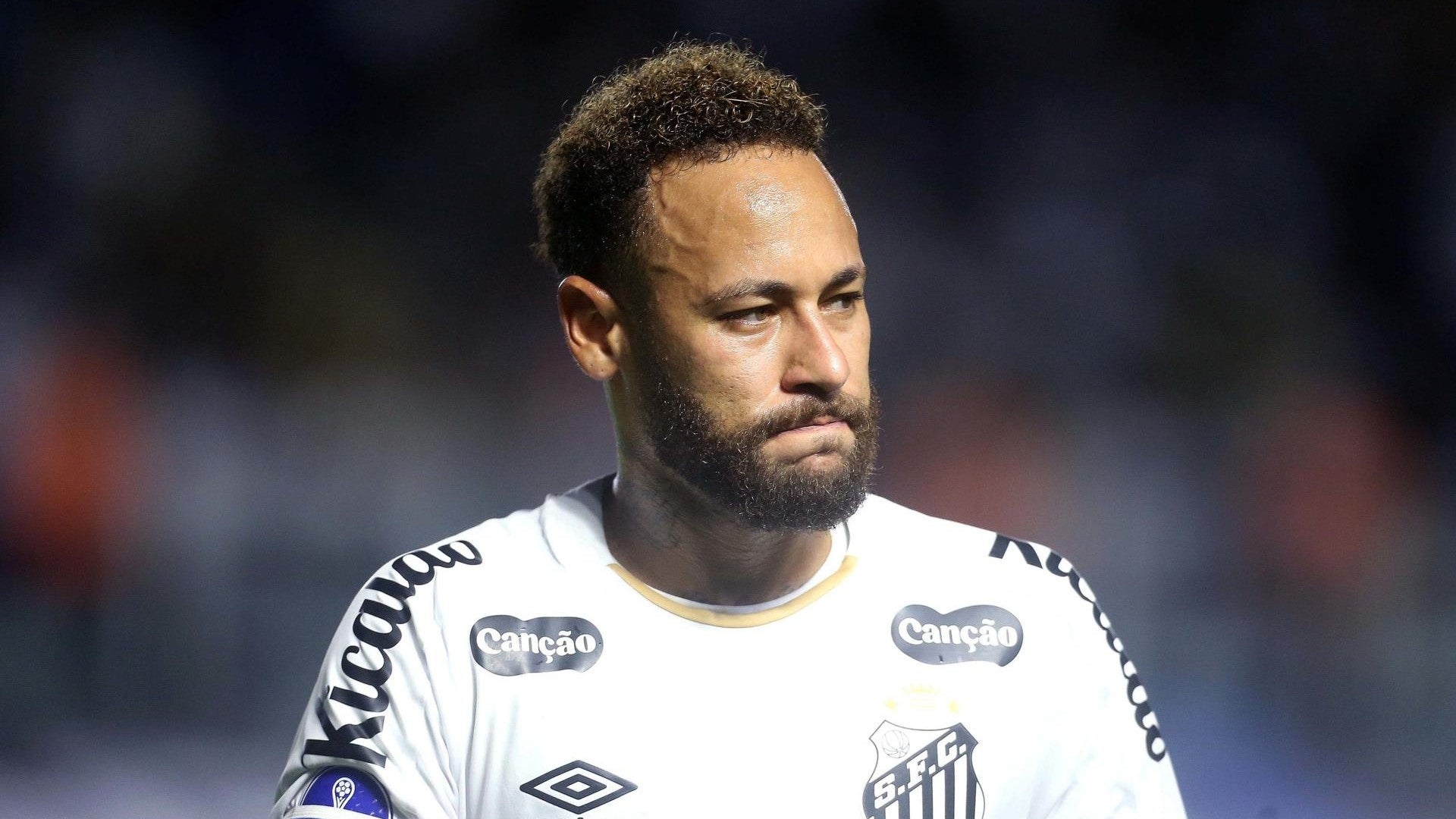 Neymar salió de la cancha sin pantalón por culpa de un futbolista venezolano (VIDEO)