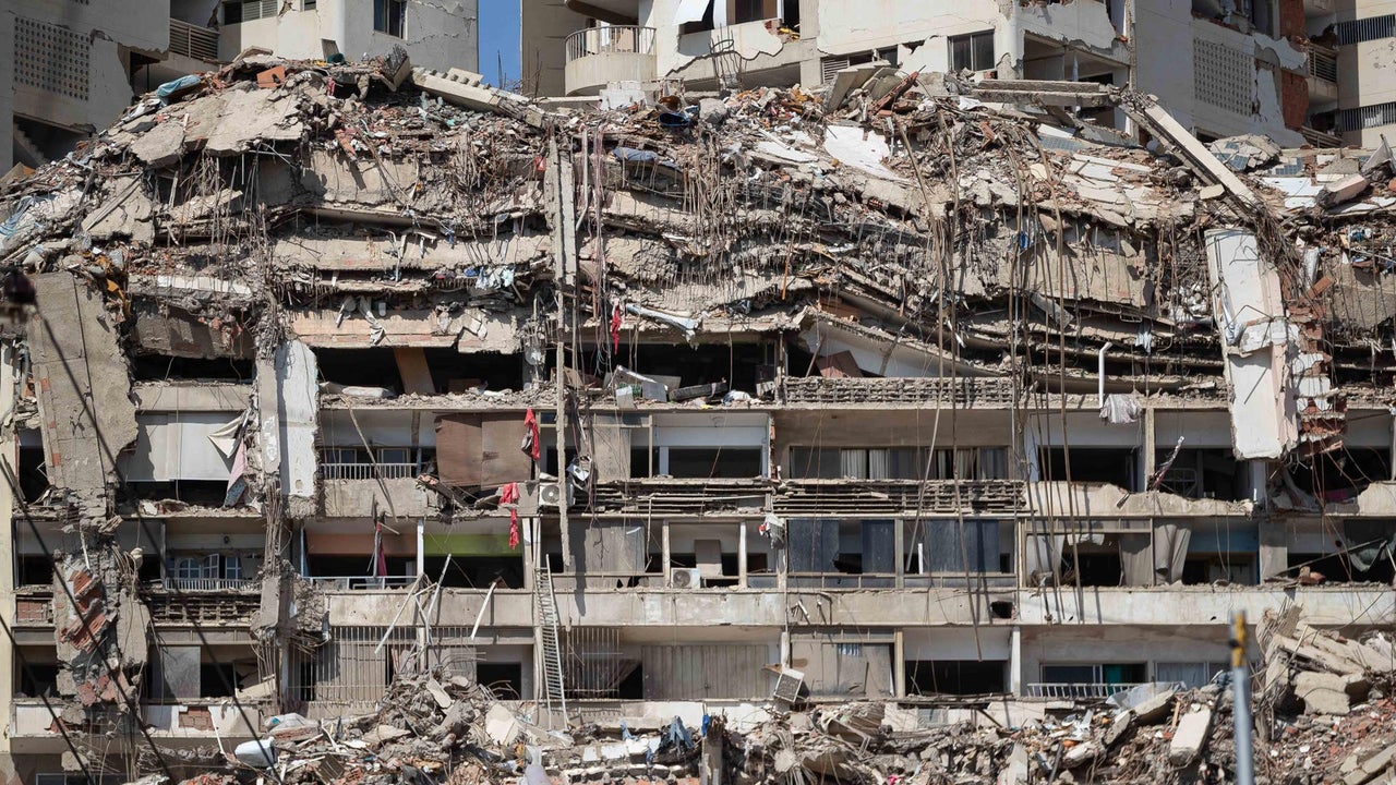 Así fueron demolidos los primeros edificios afectados en La Guaira por los terremotos en Venezuela | NTN24.COM