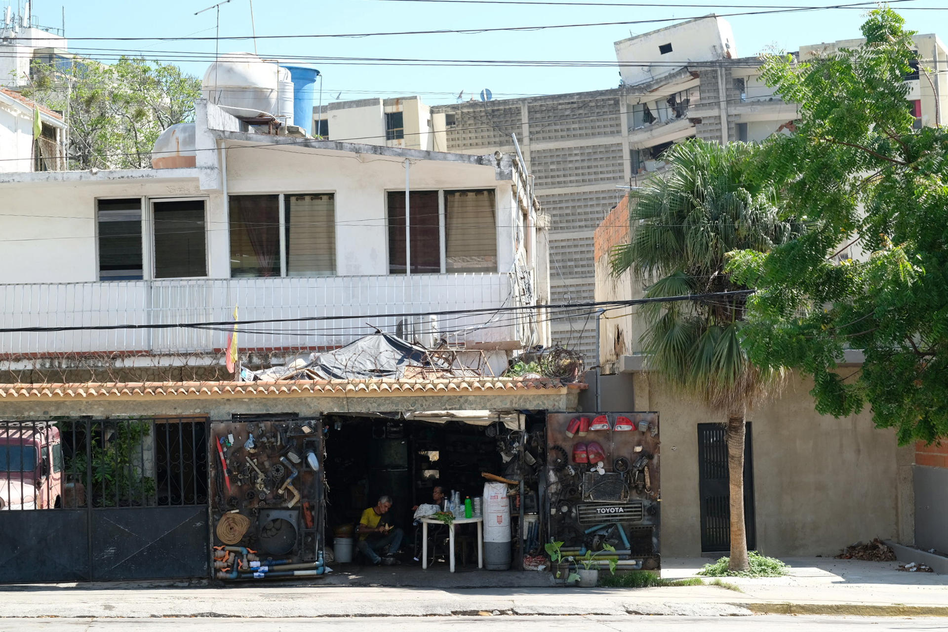 Realizan censo para evaluar los daños que sufrieron comerciantes y emprendedores de La Guaira