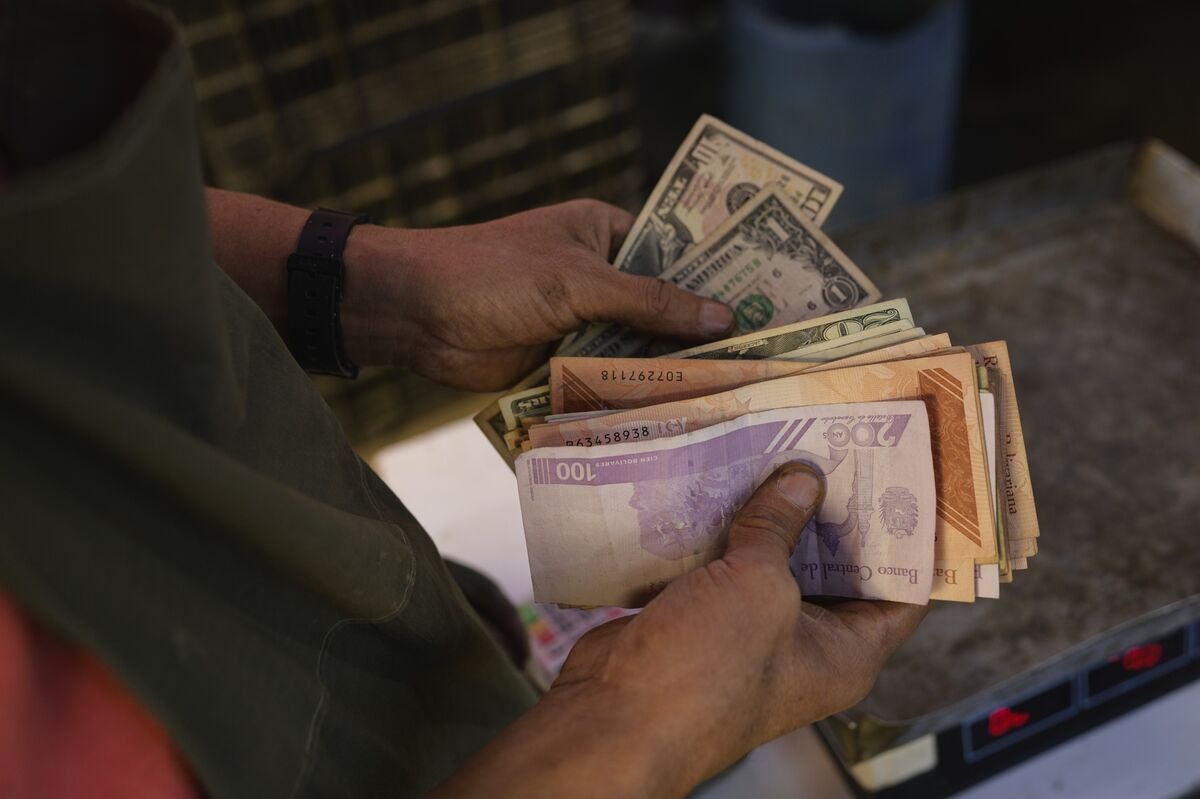 Dólar BCV terminó julio con aumento y el euro volvió a marcar otro máximo histórico