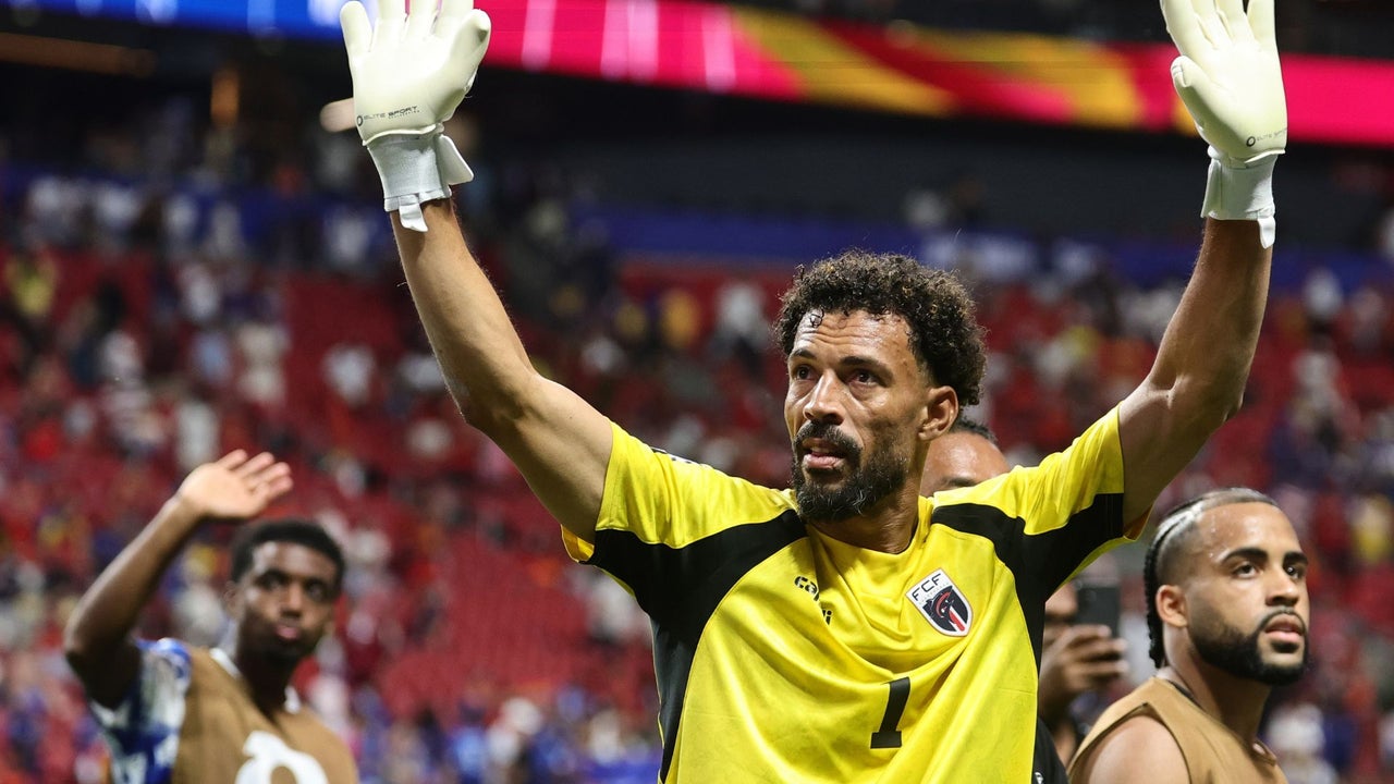 Vozinha se puso una camiseta del Hombre Araña mientras es esperado en Chile para firmar su contrato con Colo-Colo | NTN24.COM