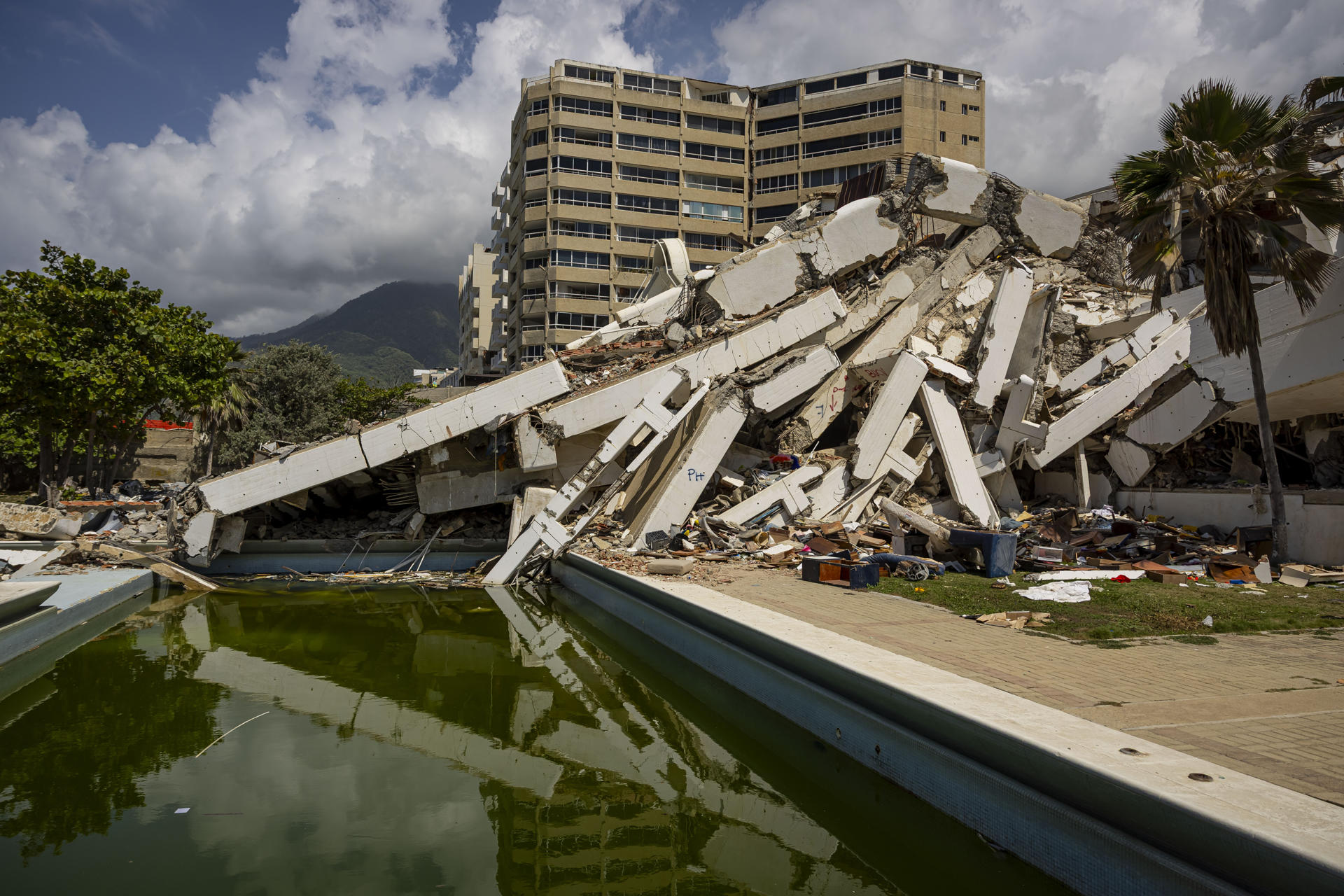Una semana de silencio: Régimen chavista no actualiza cifra de muertos por terremotos desde el #25Jul