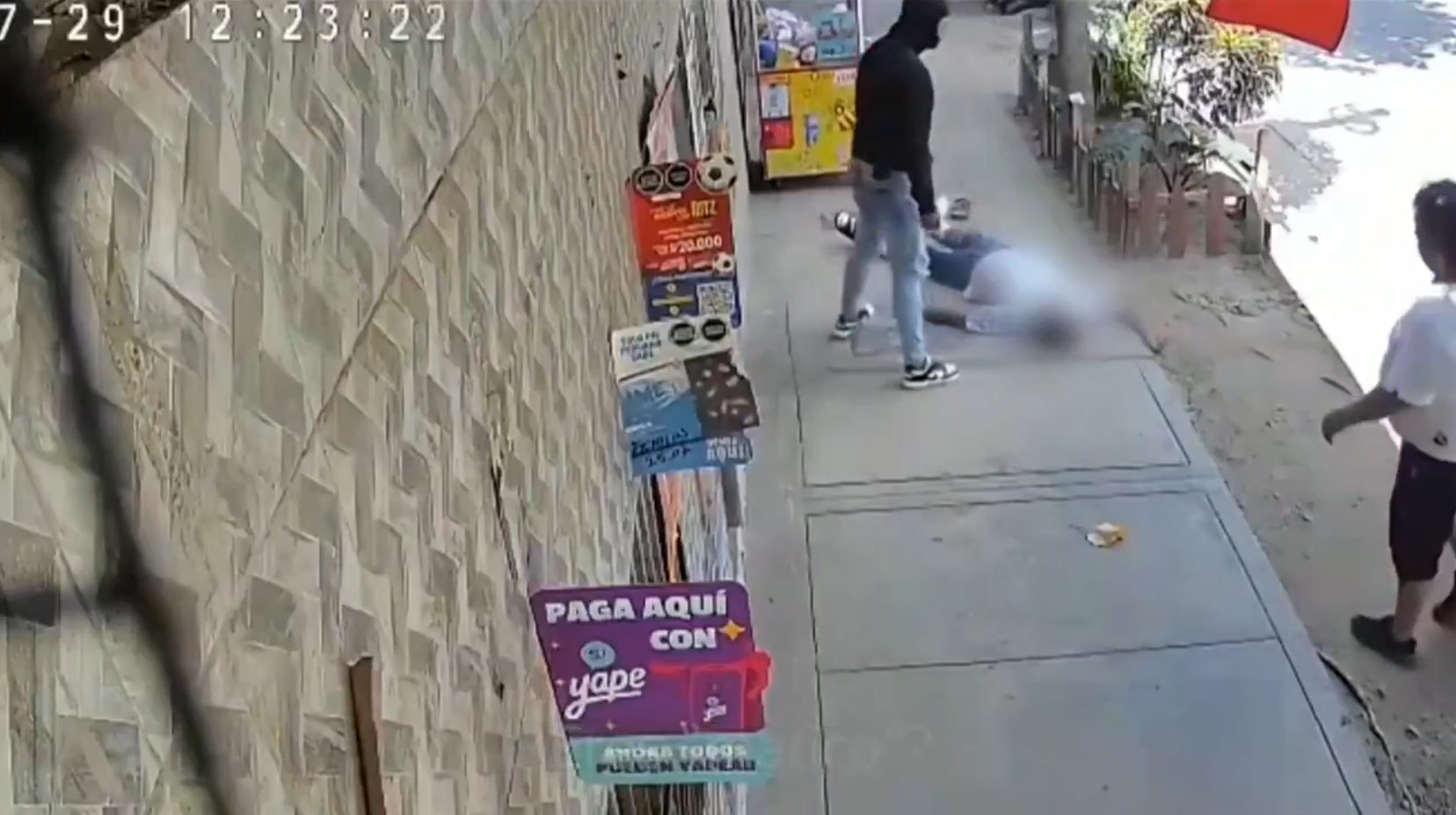 VIDEO: venezolano mató de un fuerte puñetazo a un peruano durante disputa callejera